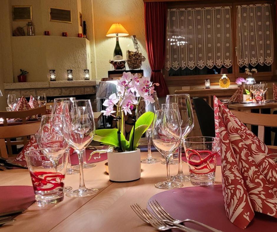 Reves Gourmands, Hotellerie & Gastronomie Vernayaz Экстерьер фото