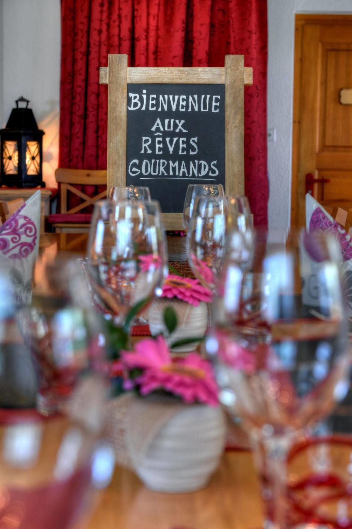 Reves Gourmands, Hotellerie & Gastronomie Vernayaz Экстерьер фото