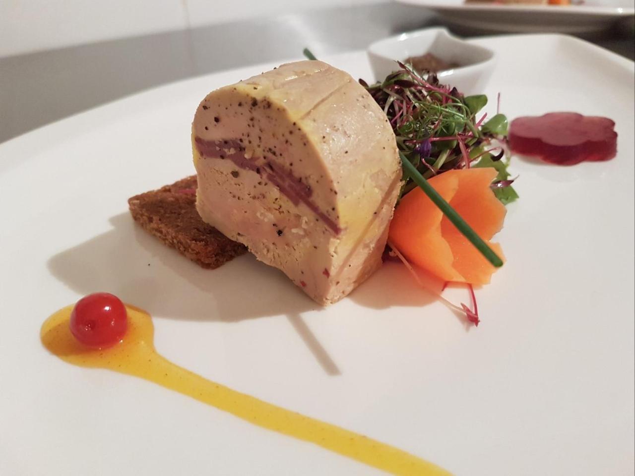 Reves Gourmands, Hotellerie & Gastronomie Vernayaz Экстерьер фото
