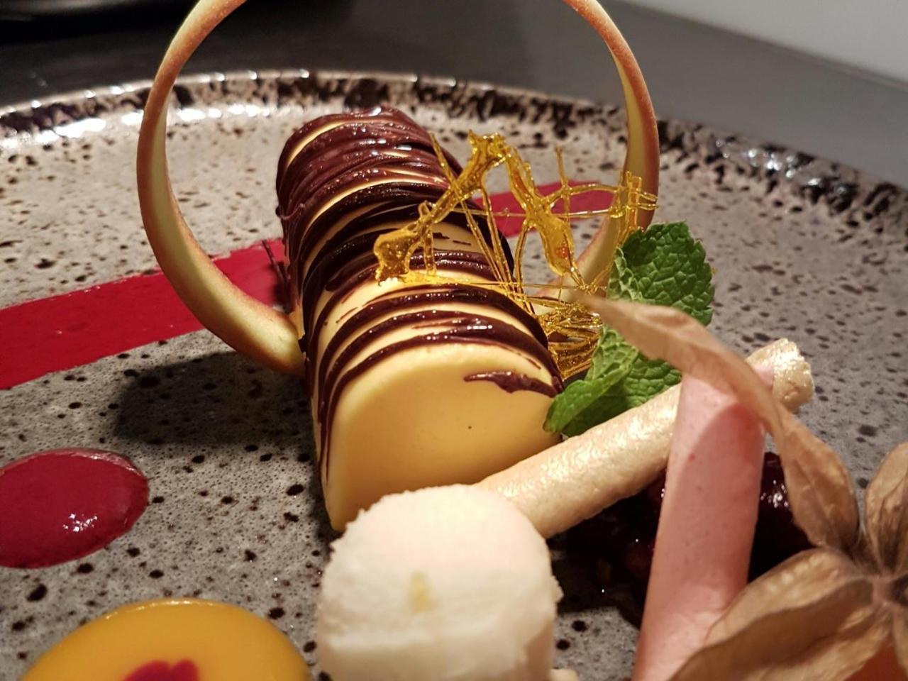 Reves Gourmands, Hotellerie & Gastronomie Vernayaz Экстерьер фото